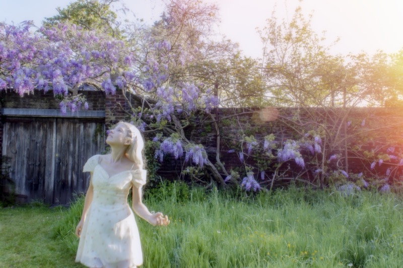 Photograph for "Jag Blommar Fram" by Alice Saga